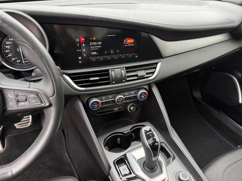 2022 Alfa Romeo Giulia - Image 9 of 14