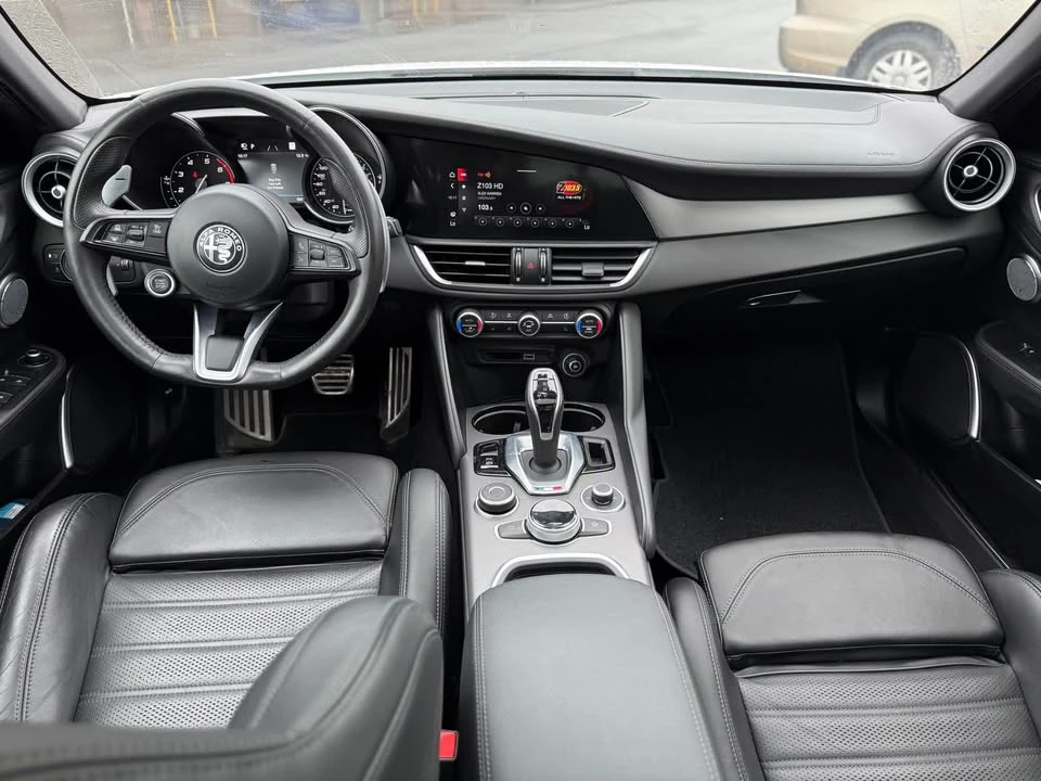 2022 Alfa Romeo Giulia - Image 5 of 14