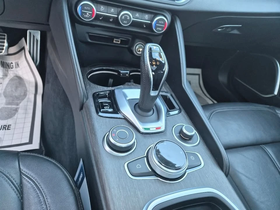 2022 Alfa Romeo Giulia - Image 8 of 10