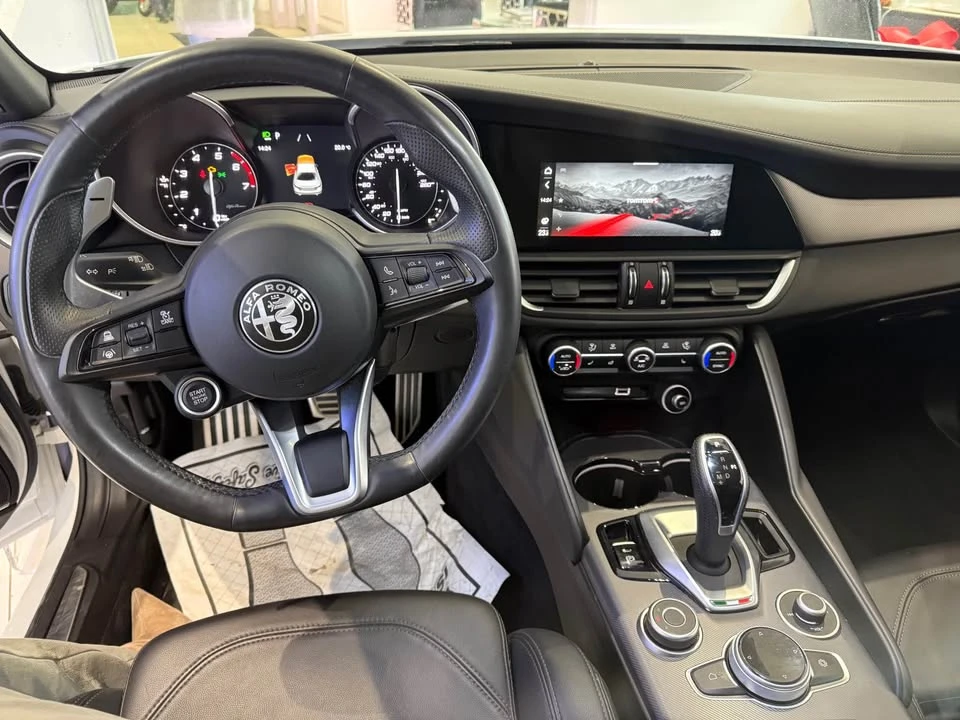 2022 Alfa Romeo Giulia - Image 6 of 6