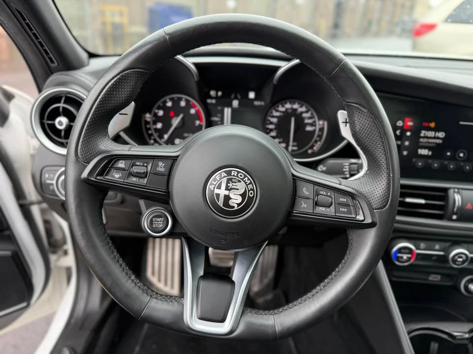 2022 Alfa Romeo Giulia - Image 8 of 14