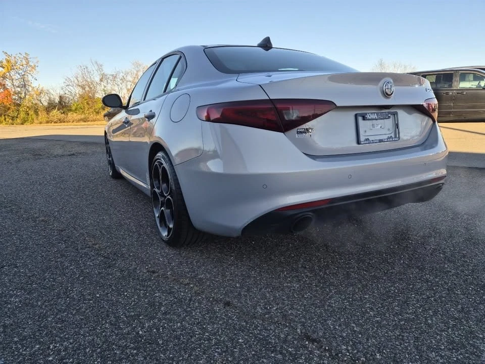 2022 Alfa Romeo Giulia - Image 5 of 10