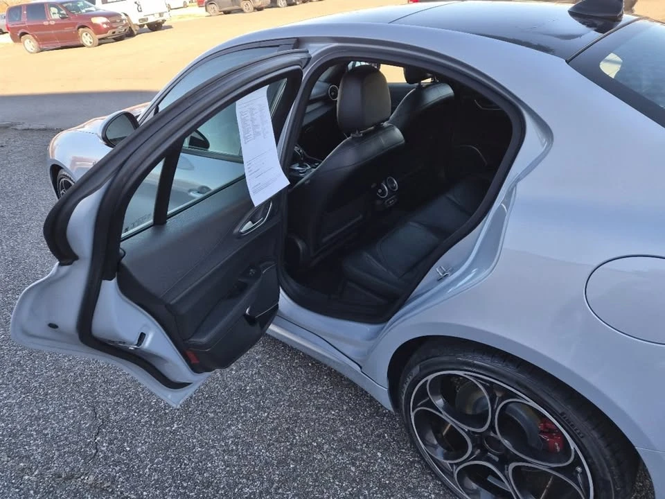 2022 Alfa Romeo Giulia - Image 9 of 10
