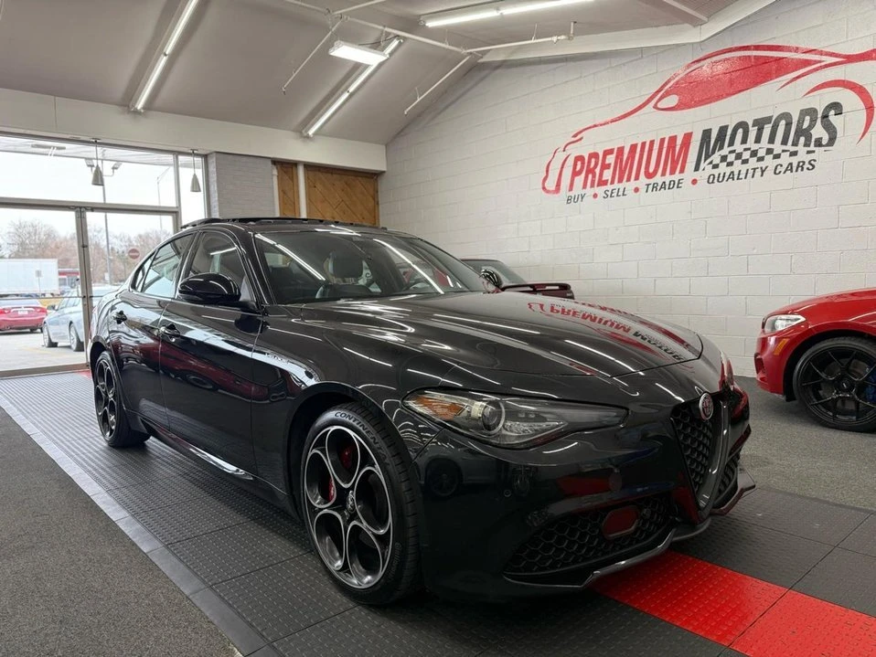 2022 Alfa Romeo Giulia - Image 2 of 20