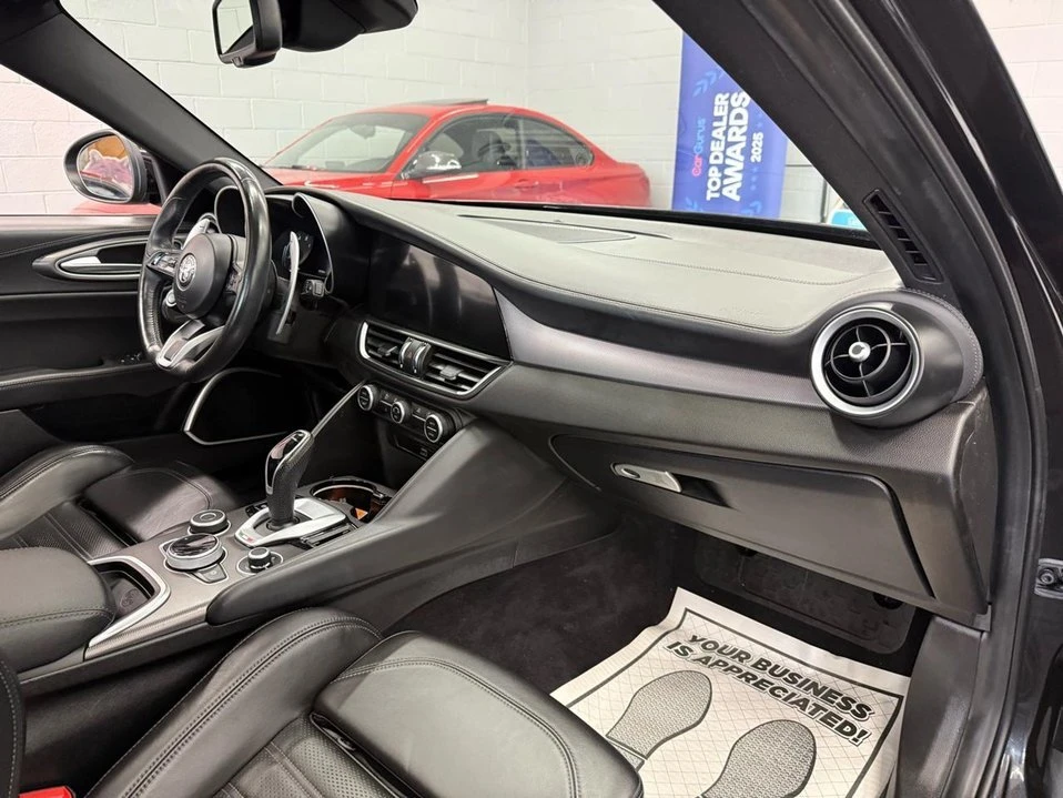 2022 Alfa Romeo Giulia - Image 7 of 20