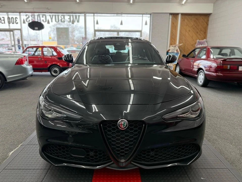 2022 Alfa Romeo Giulia - Image 16 of 20
