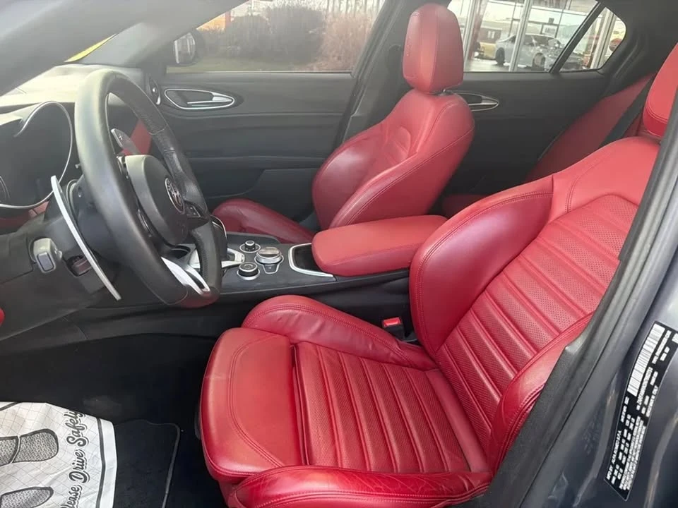 2022 Alfa Romeo Giulia - Image 8 of 13
