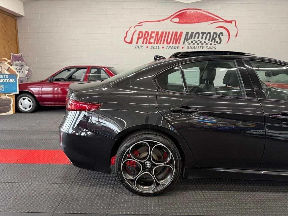 2022 Alfa Romeo Giulia - Image 5 of 20