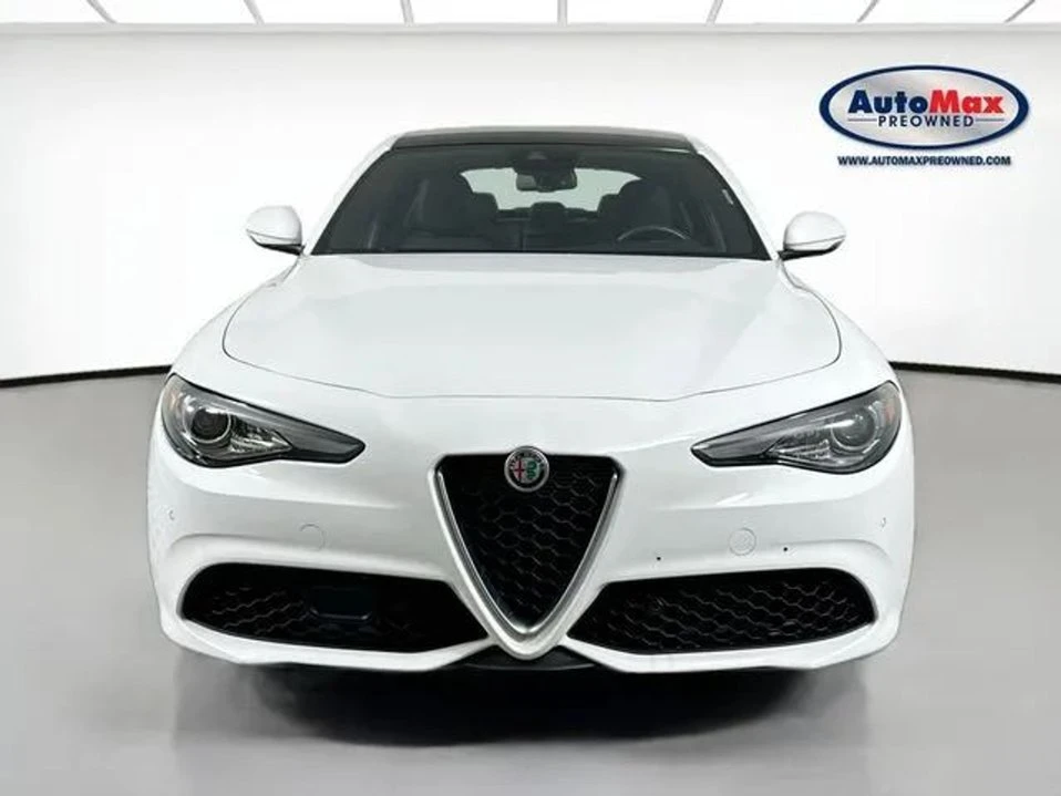 2022 Alfa Romeo Giulia - Image 6 of 19