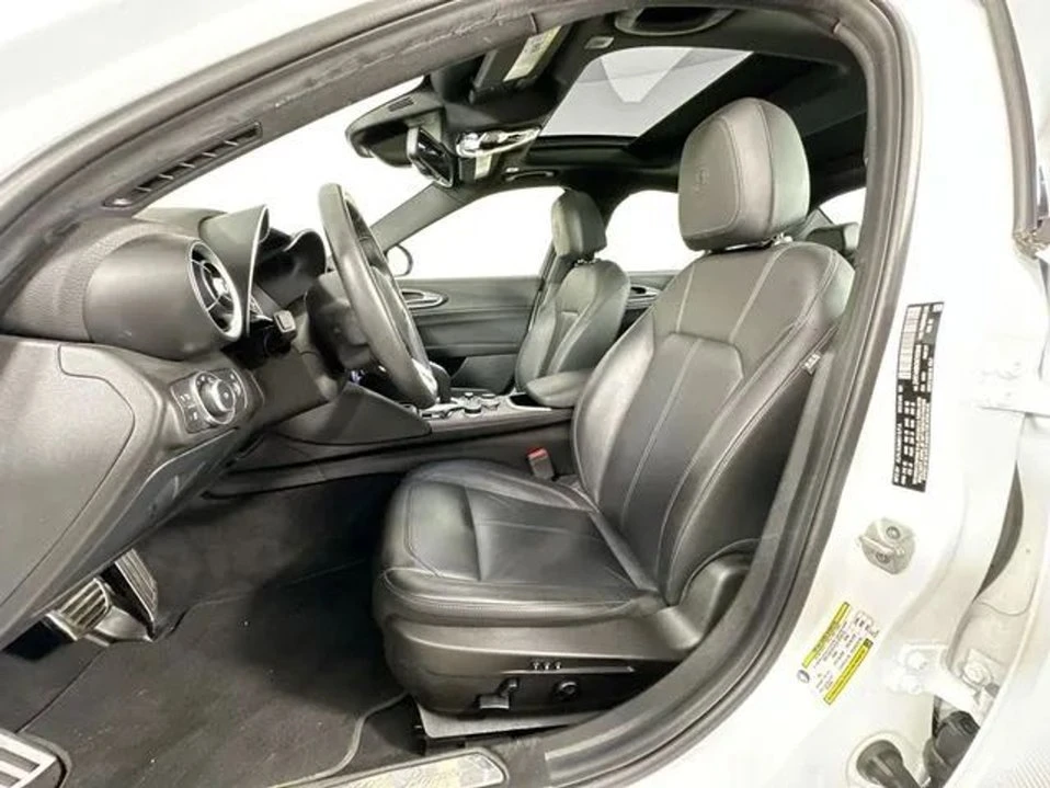 2022 Alfa Romeo Giulia - Image 3 of 19