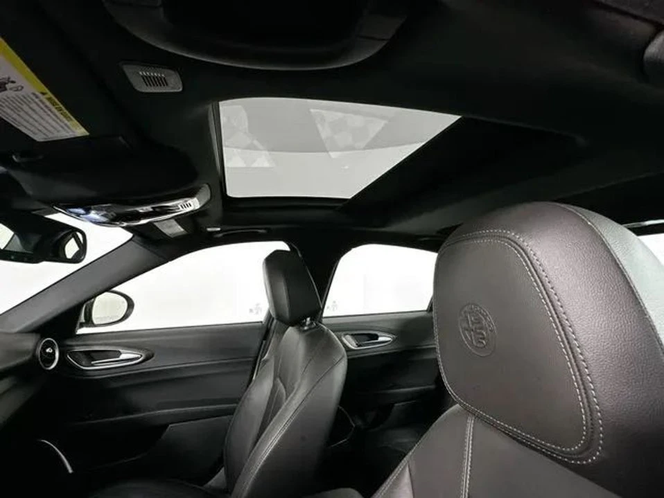 2022 Alfa Romeo Giulia - Image 19 of 19