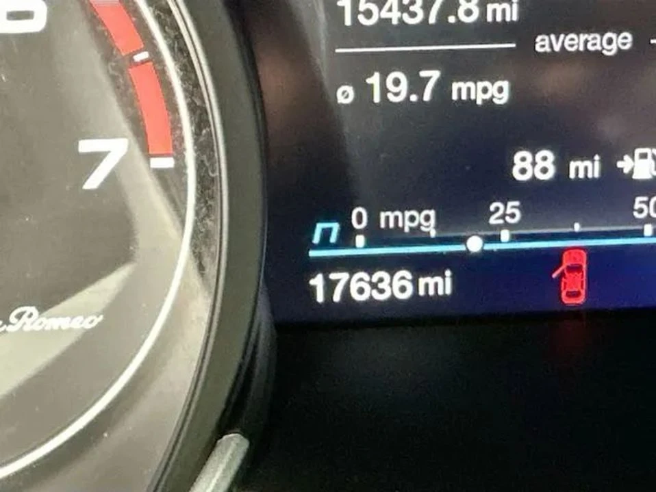 2022 Alfa Romeo Giulia - Image 16 of 19