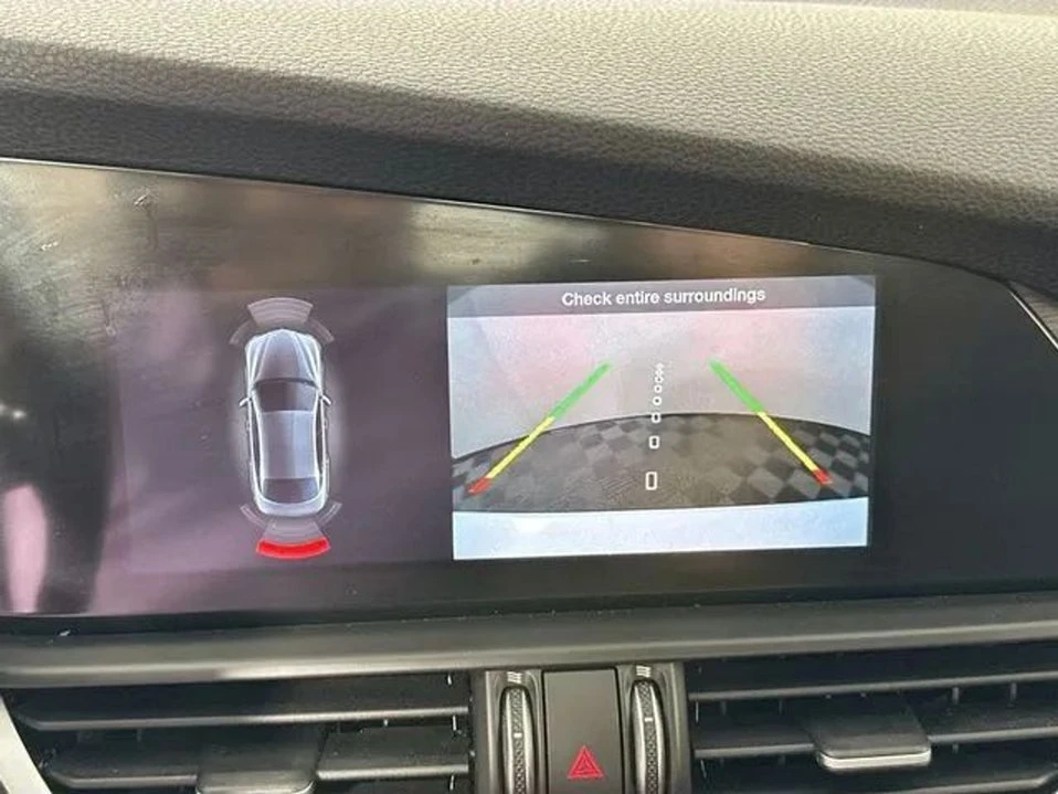 2022 Alfa Romeo Giulia - Image 12 of 19