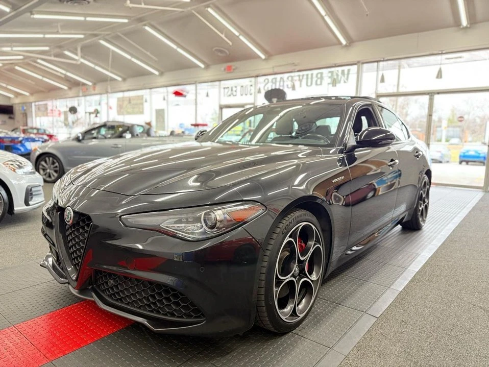2022 Alfa Romeo Giulia - Image 17 of 20