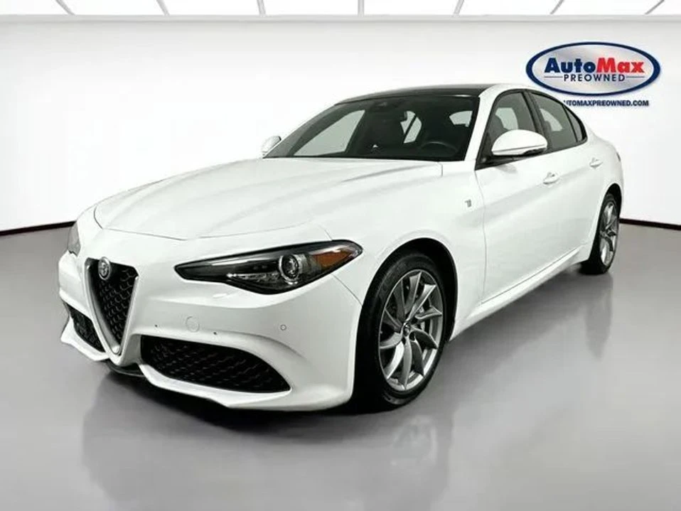 2022 Alfa Romeo Giulia - Image 4 of 19