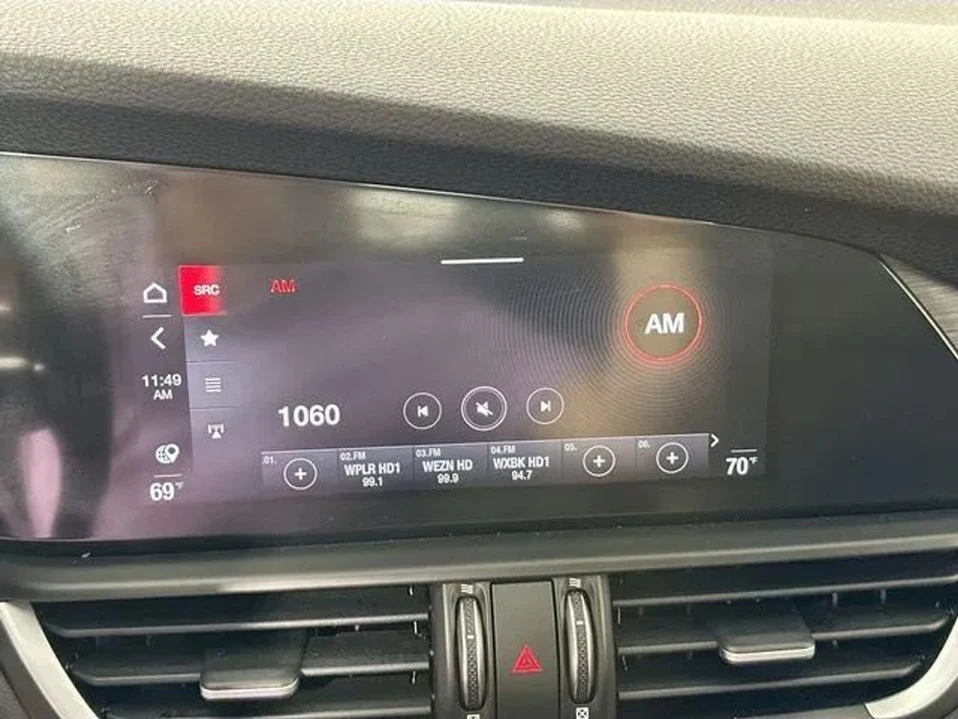 2022 Alfa Romeo Giulia - Image 13 of 19