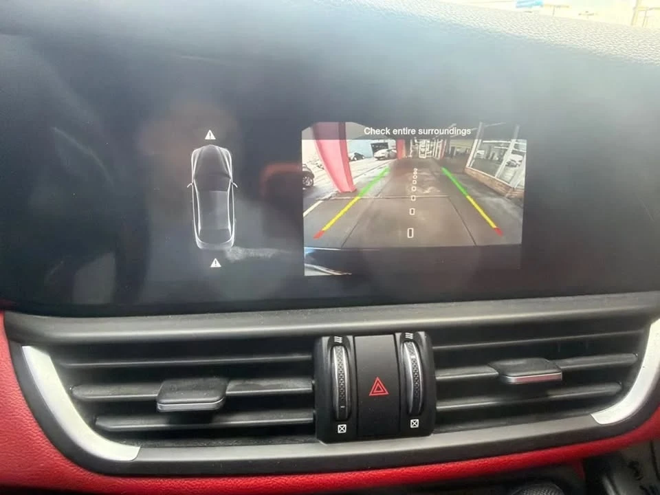 2022 Alfa Romeo Giulia - Image 9 of 13
