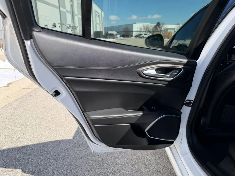 2022 Alfa Romeo Giulia - Image 17 of 19