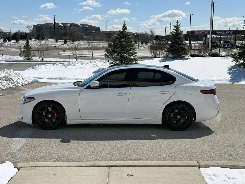 2022 Alfa Romeo Giulia - Image 7 of 19