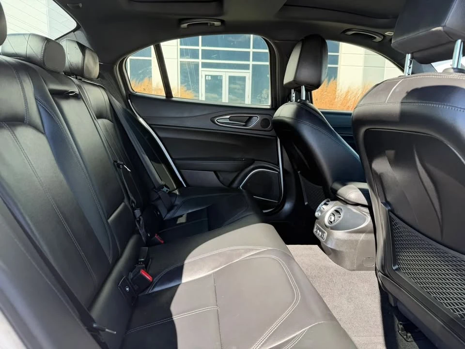 2022 Alfa Romeo Giulia - Image 18 of 19