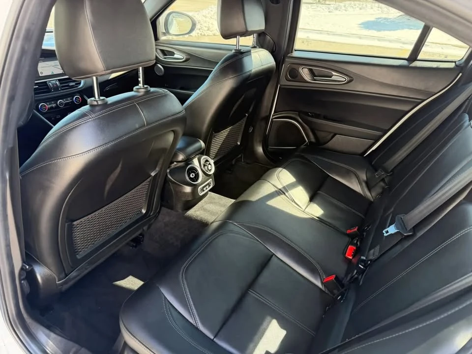 2022 Alfa Romeo Giulia - Image 15 of 19