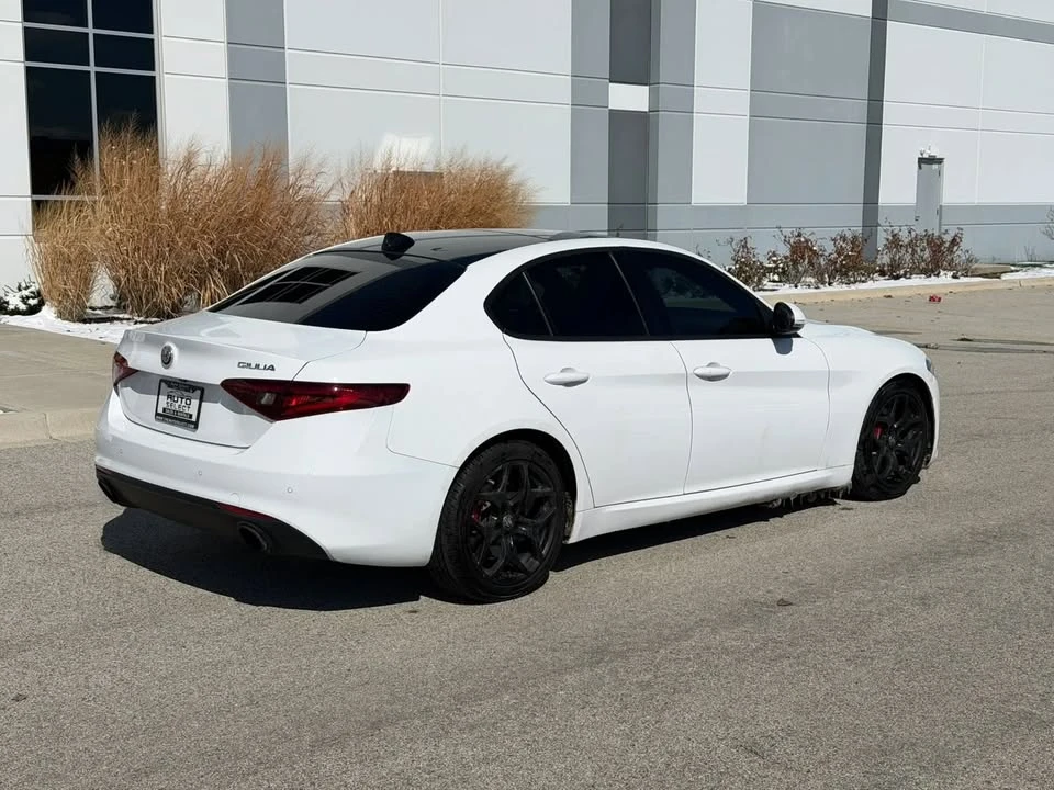 2022 Alfa Romeo Giulia - Image 4 of 19