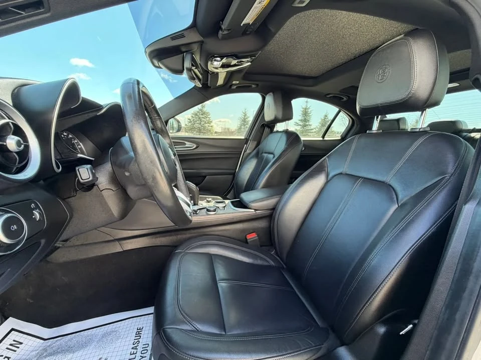 2022 Alfa Romeo Giulia - Image 13 of 19