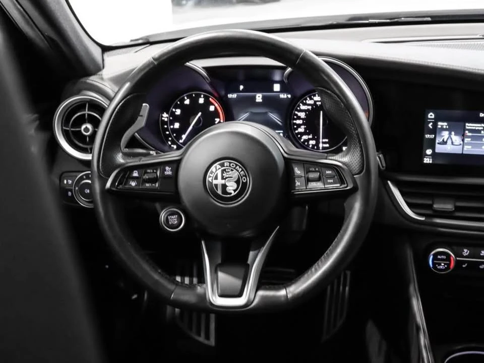 2022 Alfa Romeo Giulia - Image 6 of 15