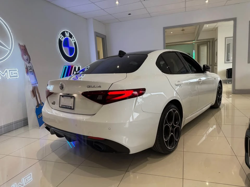 2022 Alfa Romeo Giulia - Image 2 of 6