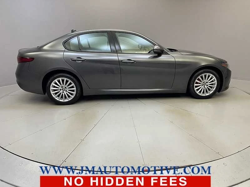 2022 Alfa Romeo Giulia - Image 6 of 20