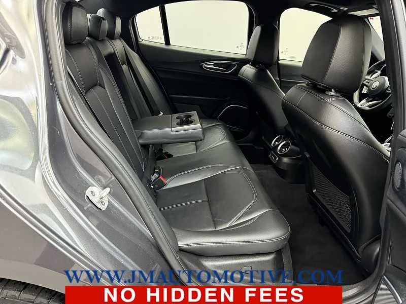 2022 Alfa Romeo Giulia - Image 18 of 20
