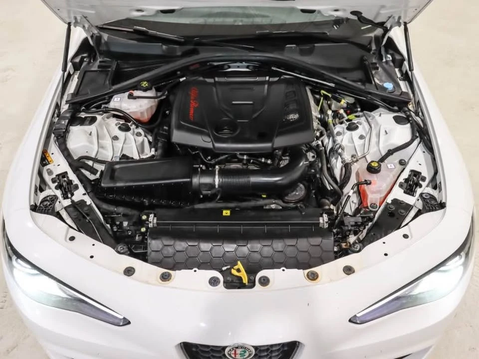 2022 Alfa Romeo Giulia - Image 13 of 15