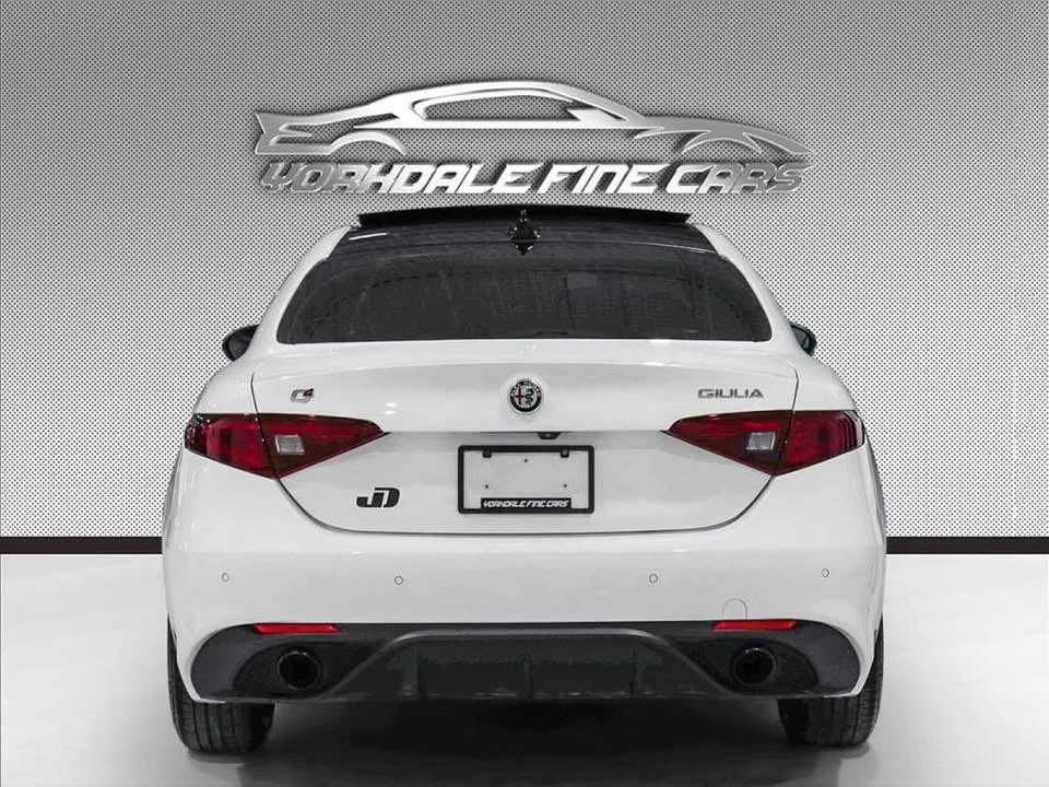 2022 Alfa Romeo Giulia - Image 15 of 15