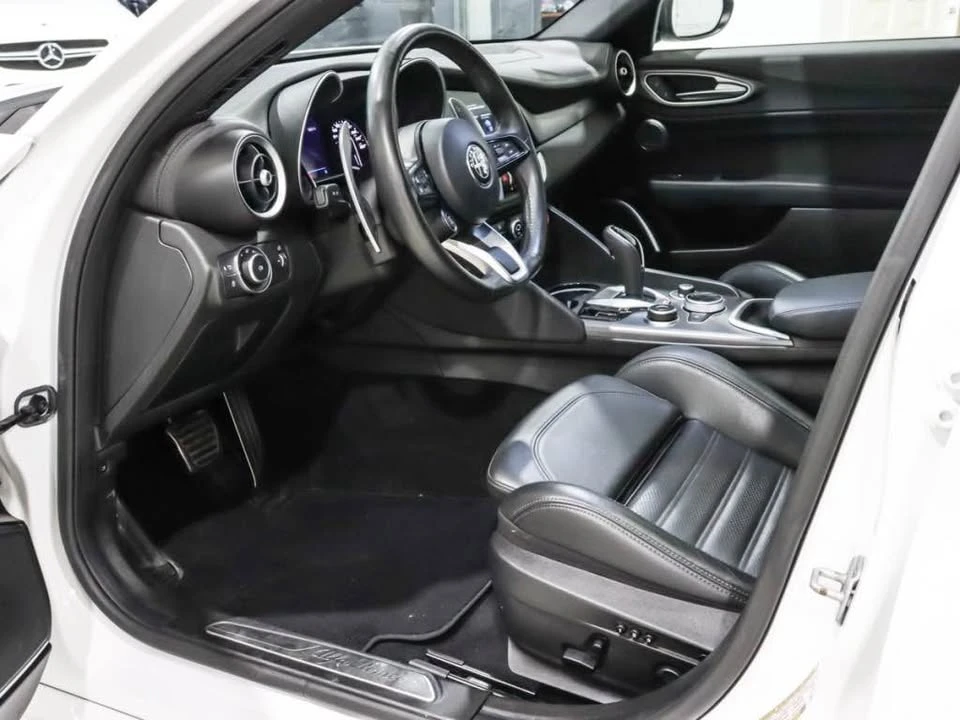 2022 Alfa Romeo Giulia - Image 11 of 15