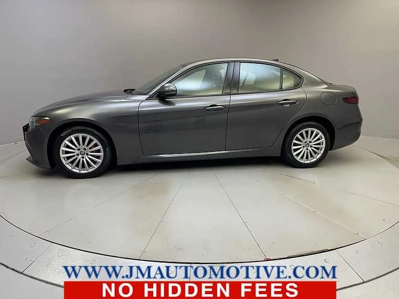 2022 Alfa Romeo Giulia - Image 2 of 20
