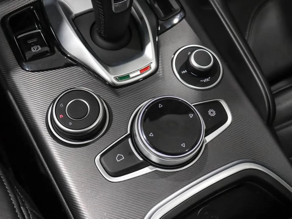 2022 Alfa Romeo Giulia - Image 9 of 15