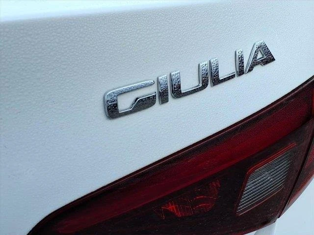 2022 Alfa Romeo Giulia - Image 13 of 20