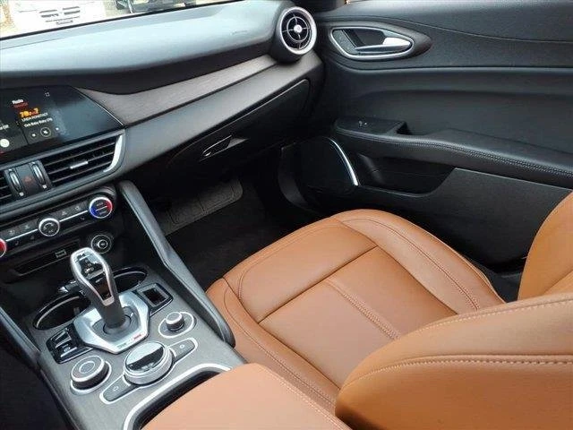 2022 Alfa Romeo Giulia - Image 19 of 20