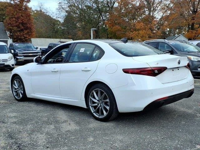 2022 Alfa Romeo Giulia - Image 8 of 20