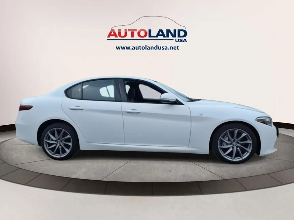 2022 Alfa Romeo Giulia - Image 5 of 20