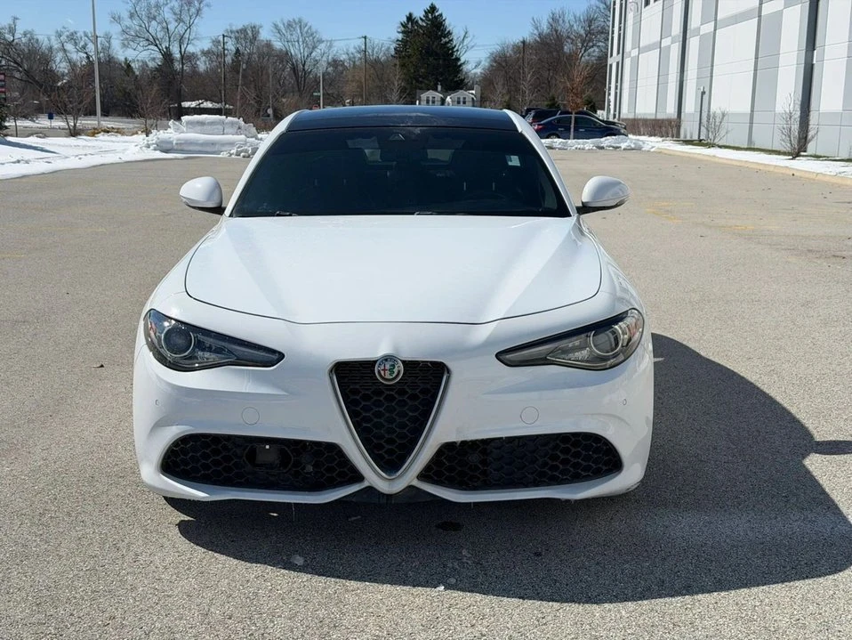 2022 Alfa Romeo Giulia - Image 2 of 18