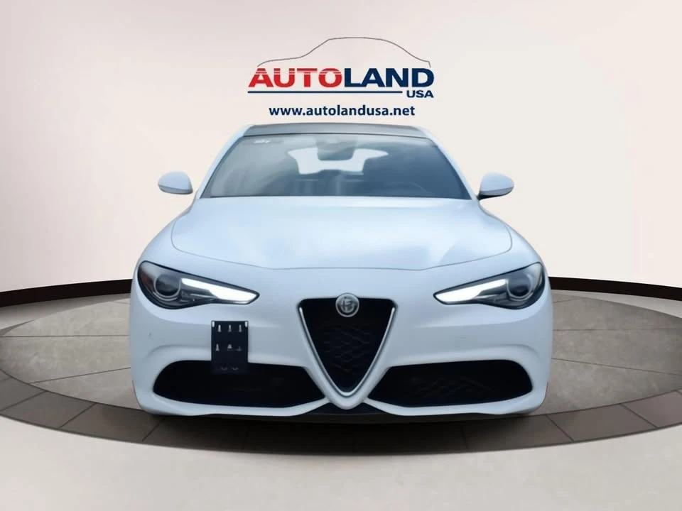 2022 Alfa Romeo Giulia - Image 2 of 20