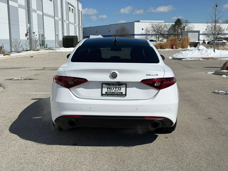 2022 Alfa Romeo Giulia - Image 6 of 18