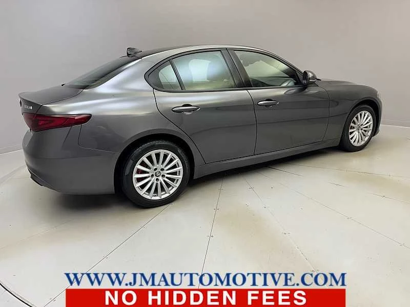 2022 Alfa Romeo Giulia - Image 5 of 20