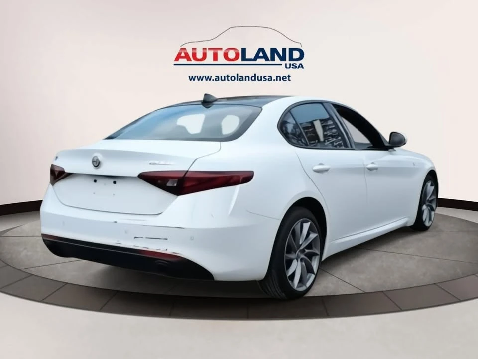 2022 Alfa Romeo Giulia - Image 6 of 20