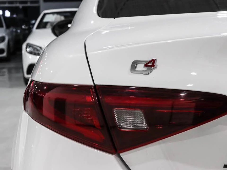 2022 Alfa Romeo Giulia - Image 4 of 15