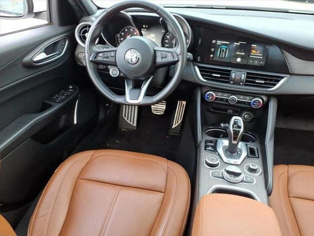 2022 Alfa Romeo Giulia - Image 17 of 20