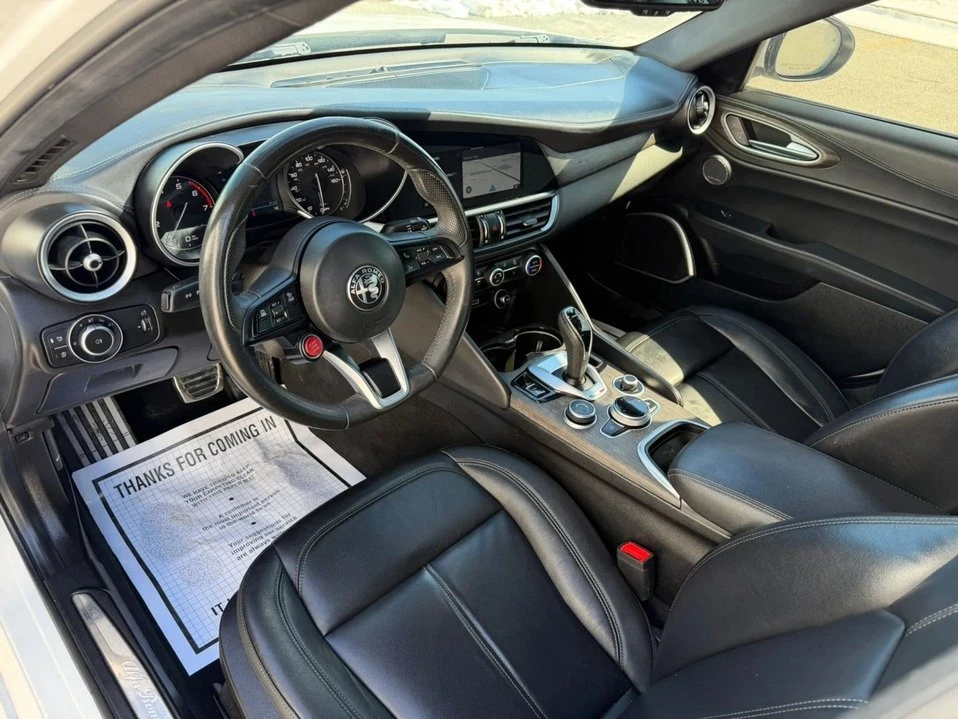 2022 Alfa Romeo Giulia - Image 13 of 18