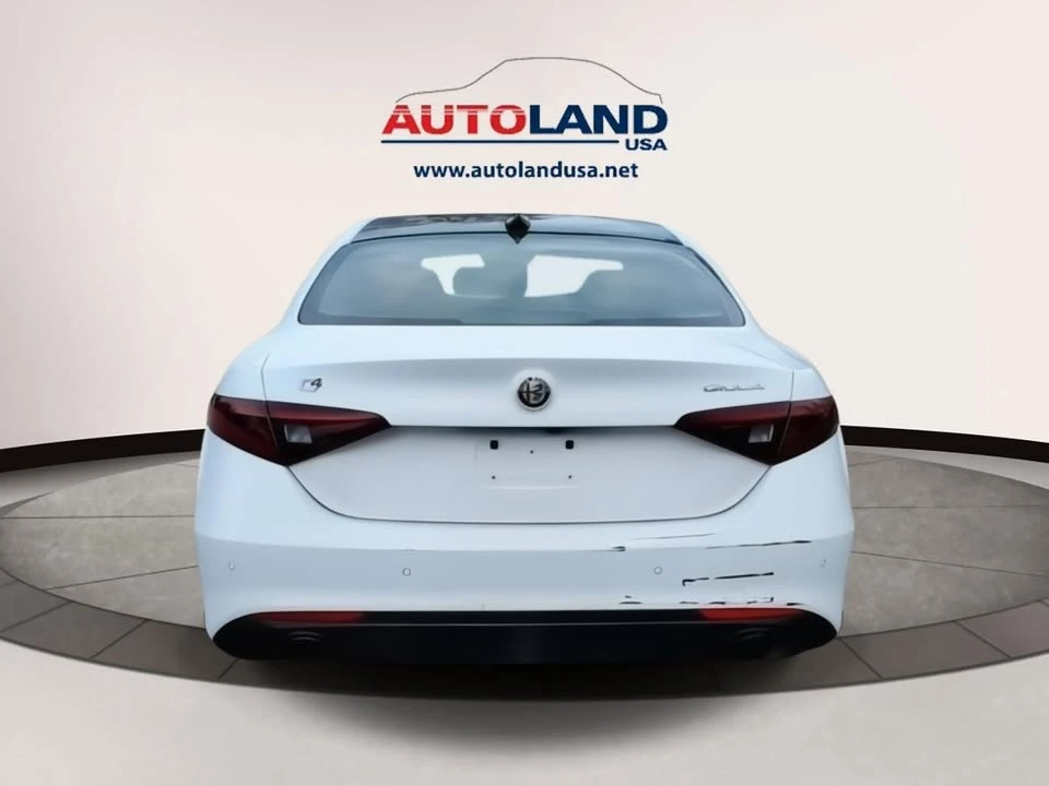 2022 Alfa Romeo Giulia - Image 7 of 20