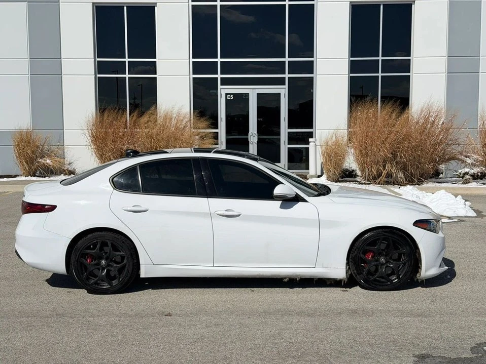 2022 Alfa Romeo Giulia - Image 4 of 18